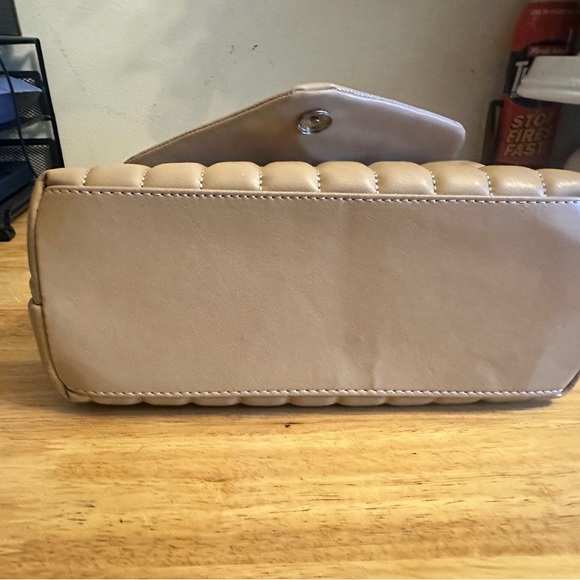 Beautiful 🌼 beige bag🌺 - Picture 4 of 7